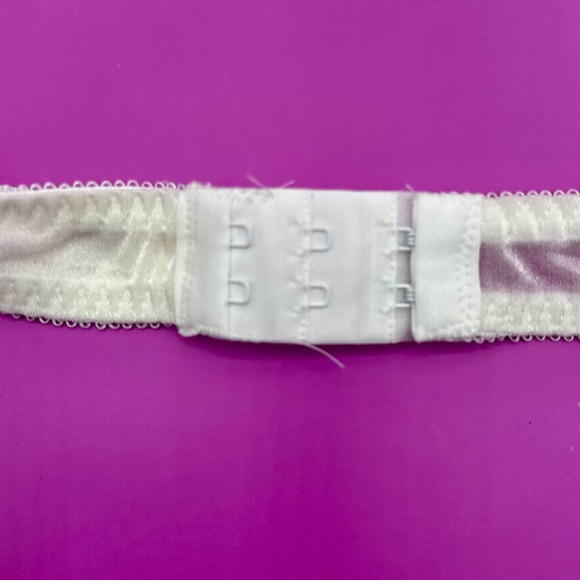 Victoria’s Secret Demi Lace Miracle-White- 34B Vintage NWT - Picture 5 of 7